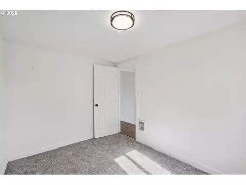 Bedroom - 336 28th Ave, Longview, WA 98632 photo 4 of 7