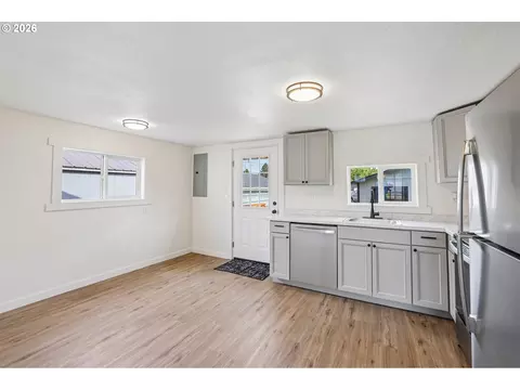 Kitchen - 336 28th Ave, Longview, WA 98632 photo 1 of 6