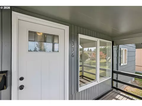 Exterior - 336 28th Ave, Longview, WA 98632 photo 2 of 3