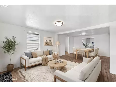 Living - 336 28th Ave, Longview, WA 98632 photo 3 of 7