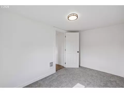 Bedroom - 336 28th Ave, Longview, WA 98632 photo 7 of 7