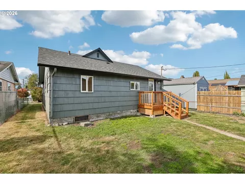 Exterior - 336 28th Ave, Longview, WA 98632 photo 3 of 3