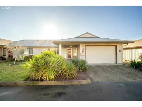 1205 NW 132nd St #B, Vancouver, WA 98685