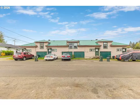 205 E 12th St, Coquille, OR 97423