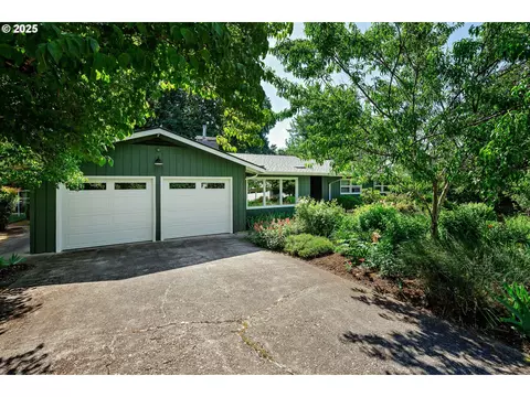 3870 S Saxon Dr, Salem, OR 97302