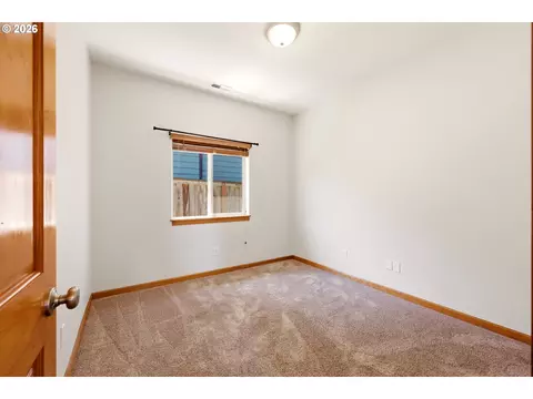 Bedroom - 3104 SE Kingfisher Ave, Gresham, OR 97080 photo 6 of 7