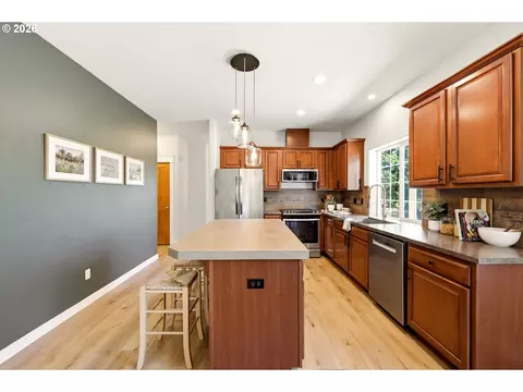 Kitchen - 3104 SE Kingfisher Ave, Gresham, OR 97080 photo 2 of 5