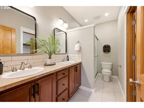 Bath - 3104 SE Kingfisher Ave, Gresham, OR 97080 photo 2 of 3