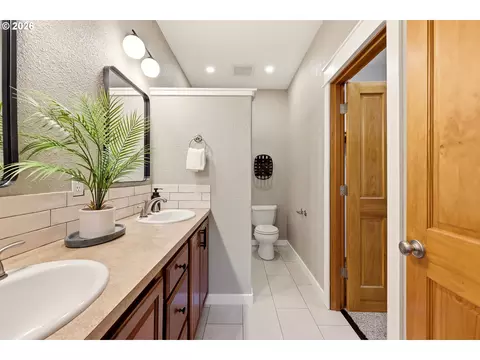 Bath - 3104 SE Kingfisher Ave, Gresham, OR 97080 photo 1 of 3