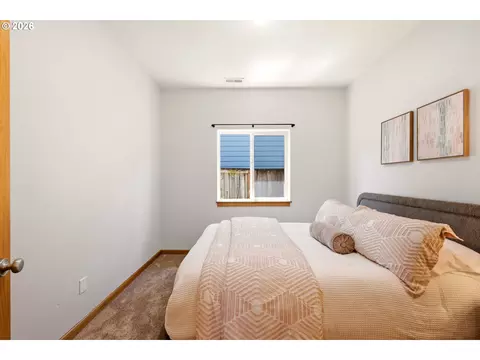 Bedroom - 3104 SE Kingfisher Ave, Gresham, OR 97080 photo 4 of 7