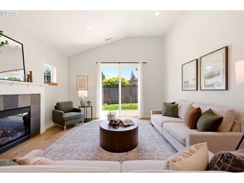 Living - 3104 SE Kingfisher Ave, Gresham, OR 97080 photo 1 of 3
