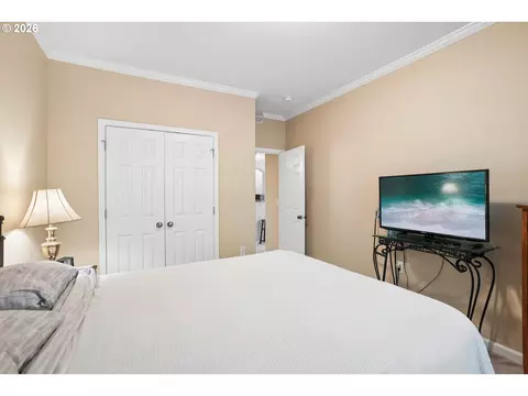 Bedroom - 810 Springtree Ln, West Linn, OR 97068 photo 1 of 5