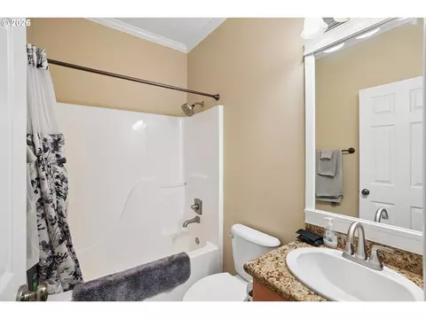 Bath - 810 Springtree Ln, West Linn, OR 97068 photo 1 of 2