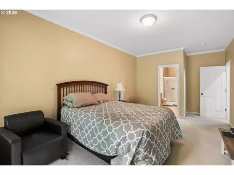 Bedroom - 810 Springtree Ln, West Linn, OR 97068 photo 4 of 5