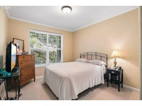 Bedroom - 810 Springtree Ln, West Linn, OR 97068 photo 2 of 5