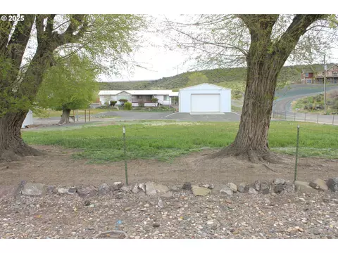 1820 Pear St, Baker City, OR 97814