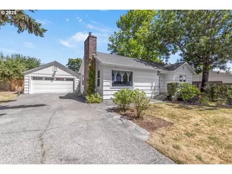 1765 Labona Dr, Eugene, OR 97404