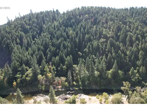 750 Ferguson Ln, Days Creek, OR 97429