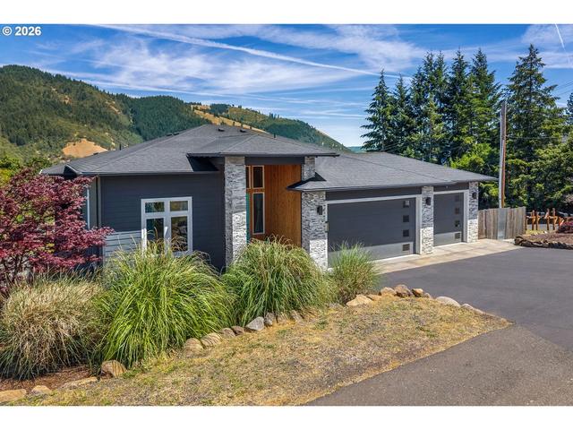 1005 Champion Ln, White Salmon, WA 98672