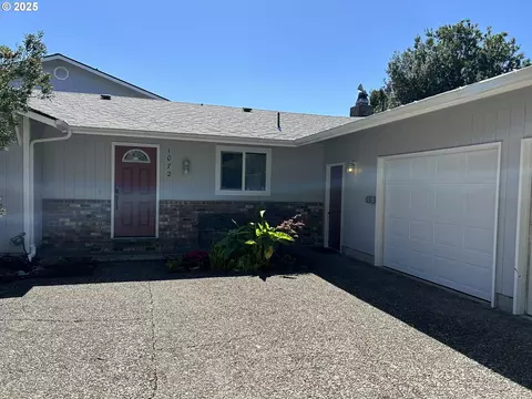 1072 8th St, Florence, OR 97439