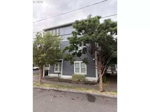 11911 SE Ash St #10, Portland, OR 97216