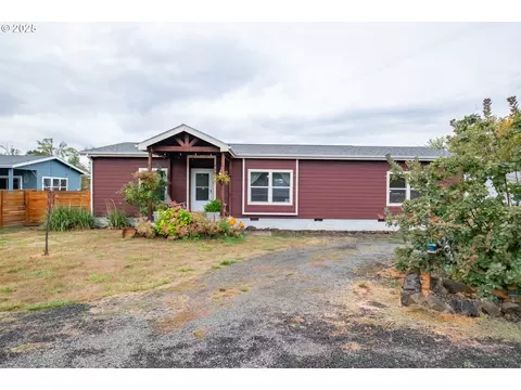 1305 Ash St, Brownsville, OR 97327