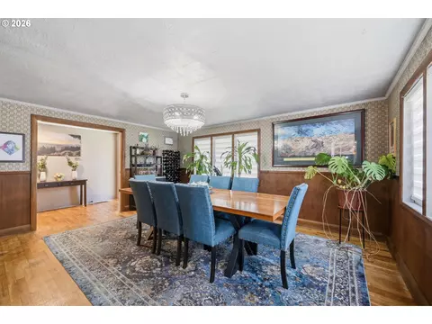 Dining - 110 Corliss Ln, Eugene, OR 97404 photo 1 of 2