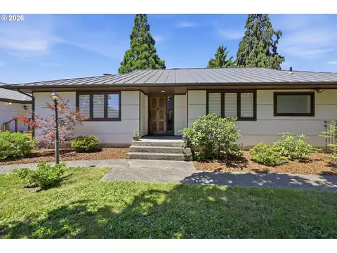 Exterior - 110 Corliss Ln, Eugene, OR 97404 photo 5 of 12
