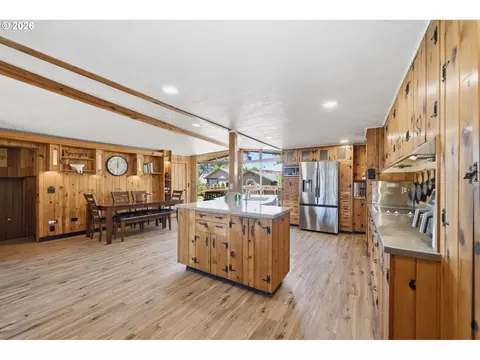 Kitchen - 110 Corliss Ln, Eugene, OR 97404 photo 2 of 5