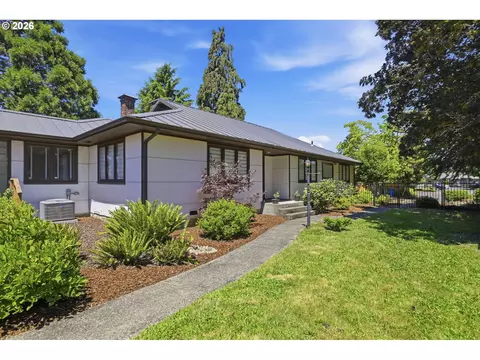 Exterior - 110 Corliss Ln, Eugene, OR 97404 photo 3 of 12