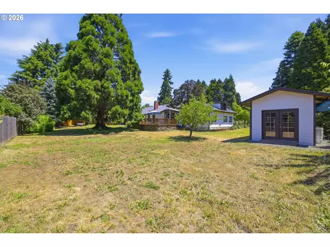 Exterior - 110 Corliss Ln, Eugene, OR 97404 photo 2 of 12