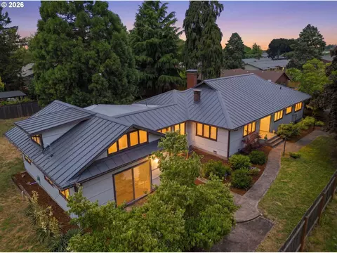 110 Corliss Ln, Eugene, OR 97404