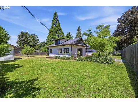 Exterior - 110 Corliss Ln, Eugene, OR 97404 photo 10 of 12