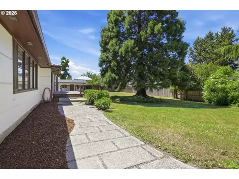 Exterior - 110 Corliss Ln, Eugene, OR 97404 photo 12 of 12