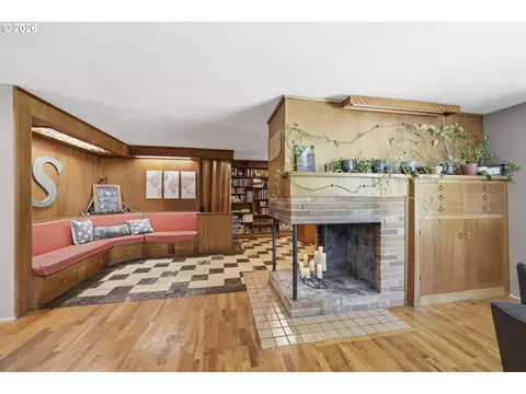 Living - 110 Corliss Ln, Eugene, OR 97404 photo 1 of 5