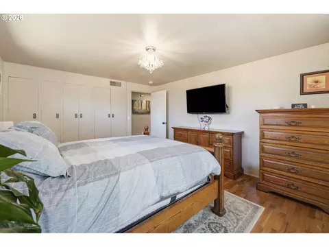 Bedroom - 110 Corliss Ln, Eugene, OR 97404 photo 2 of 5