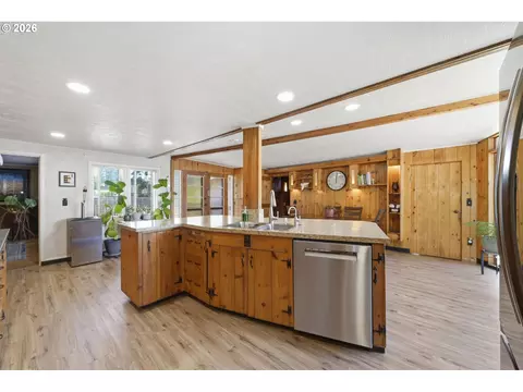 Kitchen - 110 Corliss Ln, Eugene, OR 97404 photo 5 of 5