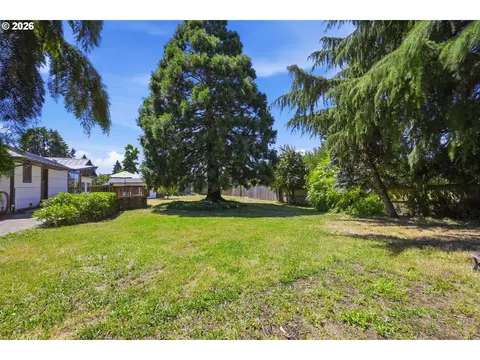 Exterior - 110 Corliss Ln, Eugene, OR 97404 photo 11 of 12