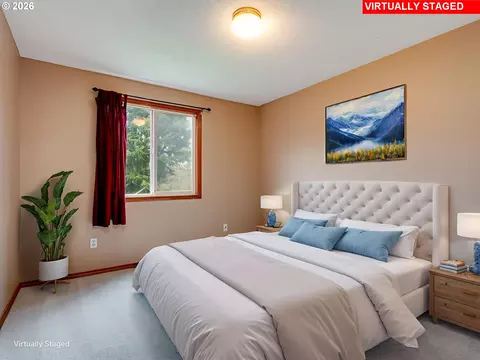 Bedroom - 1250 S Cedar Loop, Canby, OR 97013 photo 6 of 10