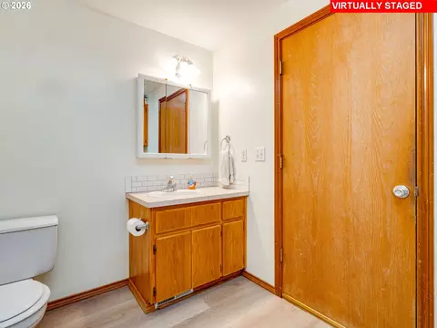 Bath - 1250 S Cedar Loop, Canby, OR 97013 photo 1 of 3