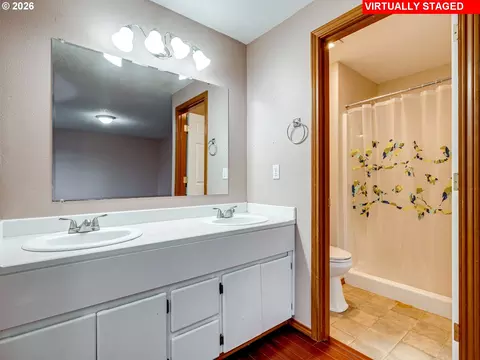 Bath - 1250 S Cedar Loop, Canby, OR 97013 photo 2 of 3
