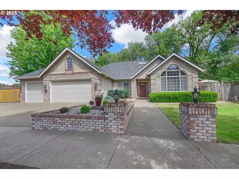 2735 Arrowhead St, Eugene, OR 97404
