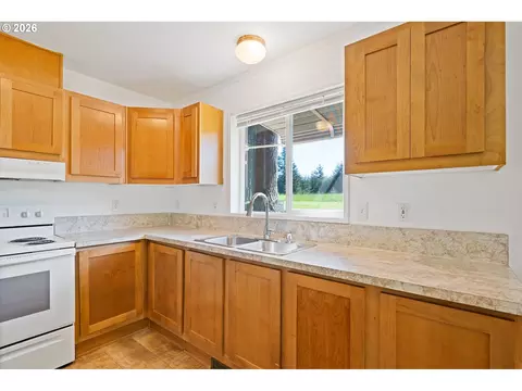 26977 Hammond Rd, Rainier, OR 97048 photo 8