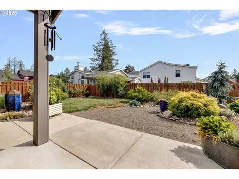 Exterior - 970 SE Darrow Rd, Estacada, OR 97023 photo 5 of 6