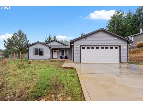 320 Providence Dr, Reedsport, OR 97467