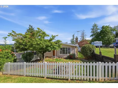 1604 E Taylor Ave, Cottage Grove, OR 97424