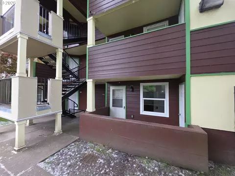 9257 SE Clinton St #402, Portland, OR 97266