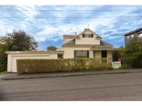 1554 Meade St, North Bend, OR 97459