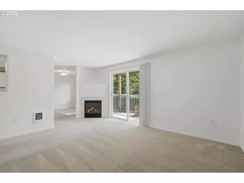 Living - 4768 W Powell Blvd # 122, Gresham, OR 97030 photo 2 of 3