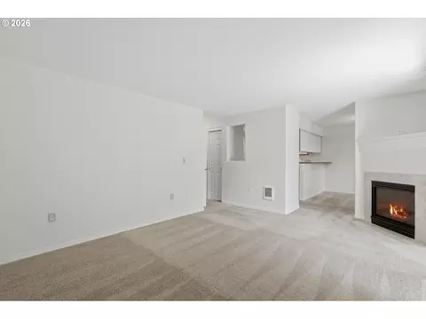 Living - 4768 W Powell Blvd # 122, Gresham, OR 97030 photo 1 of 3